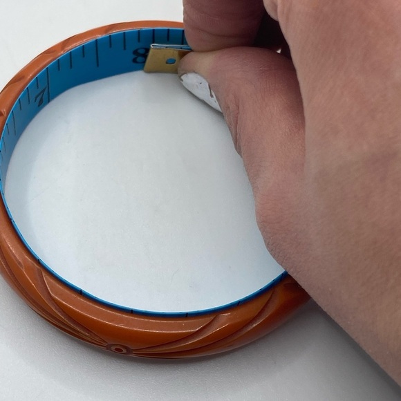 VTG Bakelite Amber Butterscotch Colour Etched  Carved Bracelet Bangle 8” - Picture 6 of 6